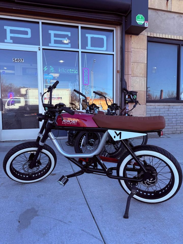 Custom Detroit Red Wings-Themed Monday Motorbikes Anza Electric Café Racer – Whitewalls